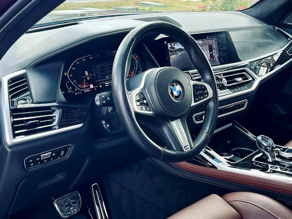 Bmw X7 M sports  gcc  first owner  with  full  service  history  from showroom under warranty - Image 12