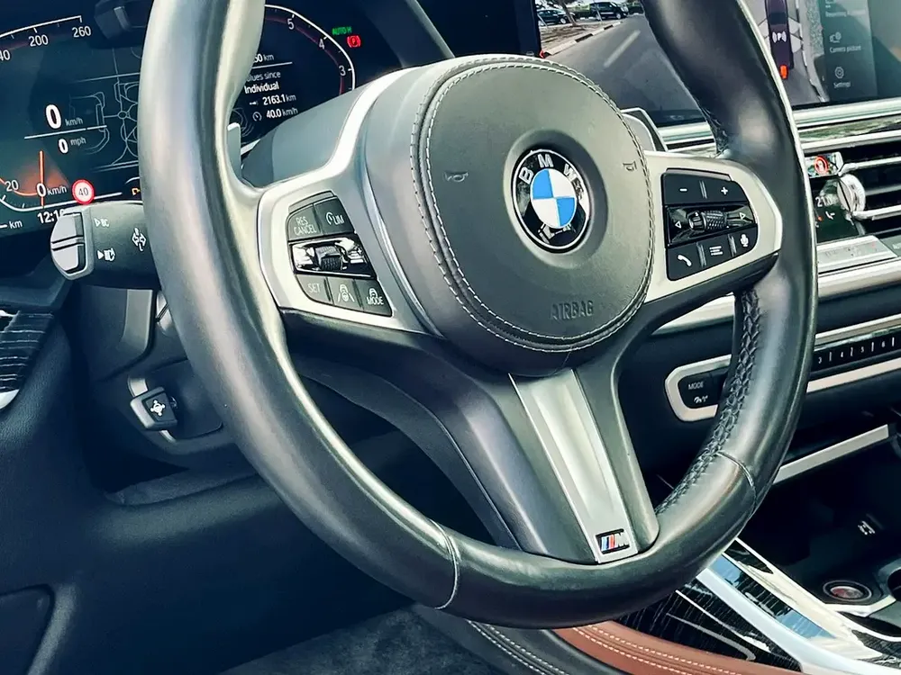 Bmw X7 M sports  gcc  first owner  with  full  service  history  from showroom under warranty - Image 13