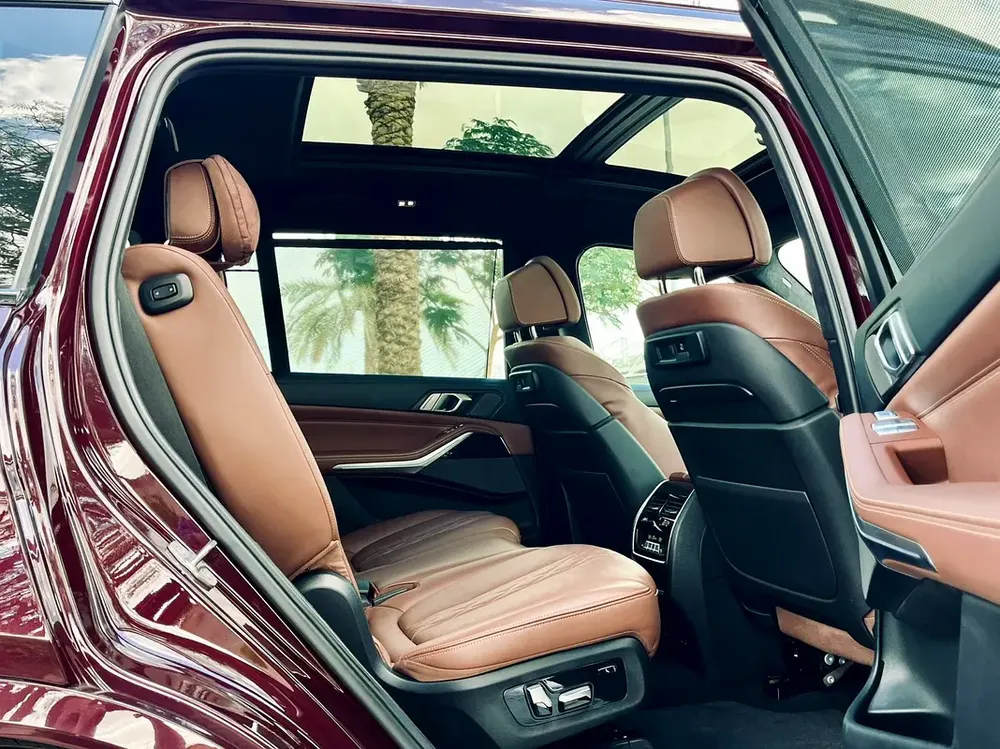 Bmw X7 M sports  gcc  first owner  with  full  service  history  from showroom under warranty - Image 16