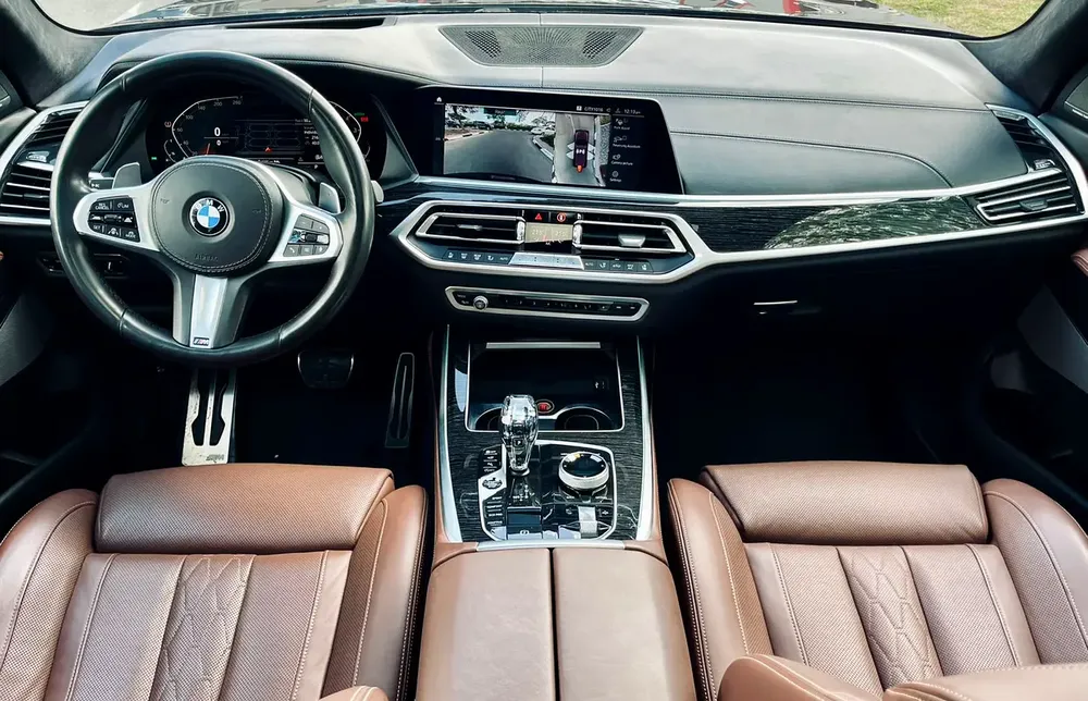 Bmw X7 M sports  gcc  first owner  with  full  service  history  from showroom under warranty - Image 17