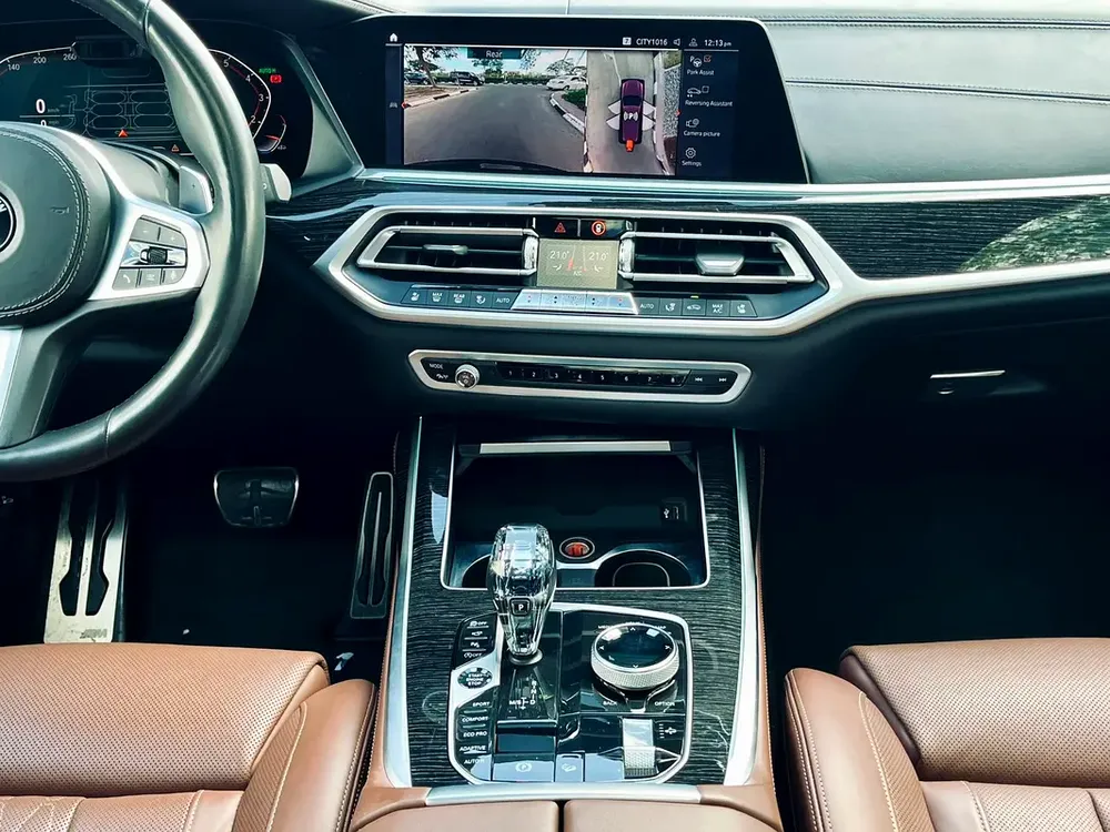 Bmw X7 M sports  gcc  first owner  with  full  service  history  from showroom under warranty - Image 19