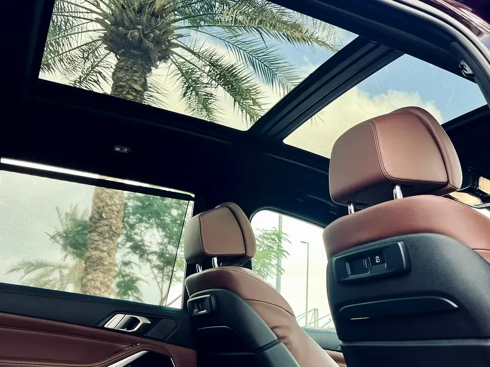 Bmw X7 M sports  gcc  first owner  with  full  service  history  from showroom under warranty - Image 20