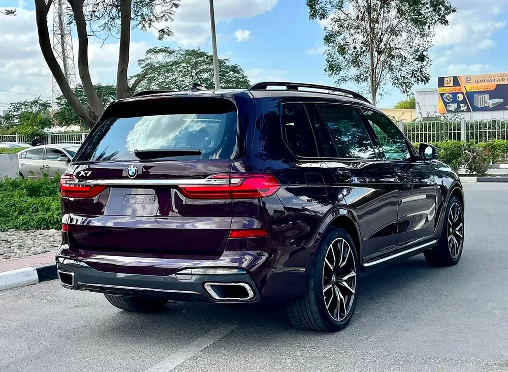 Bmw X7 M sports  gcc  first owner  with  full  service  history  from showroom under warranty - Image 5