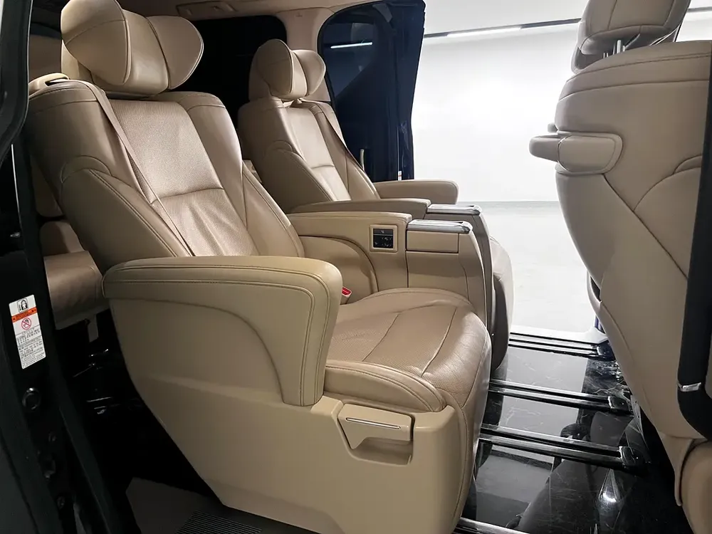 Toyota Alphard 3.5 V6 With Rare Aisle, Low Mileage, Pre-Onwed by Real Estate Company - Image 18