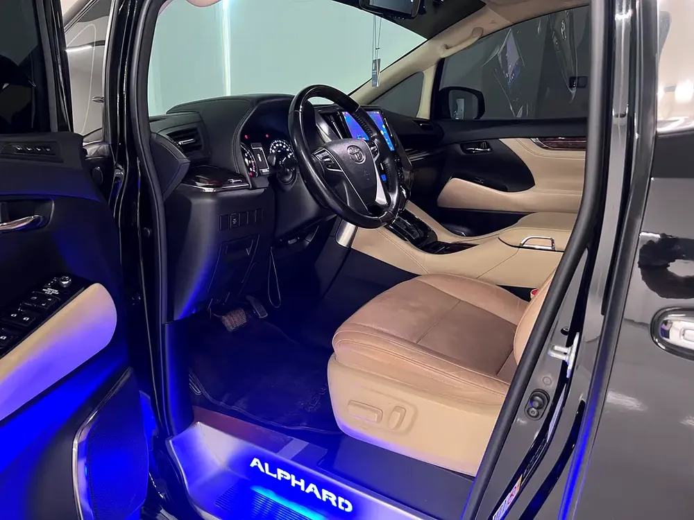 Toyota Alphard 3.5 V6 With Rare Aisle, Low Mileage, Pre-Onwed by Real Estate Company - Image 9