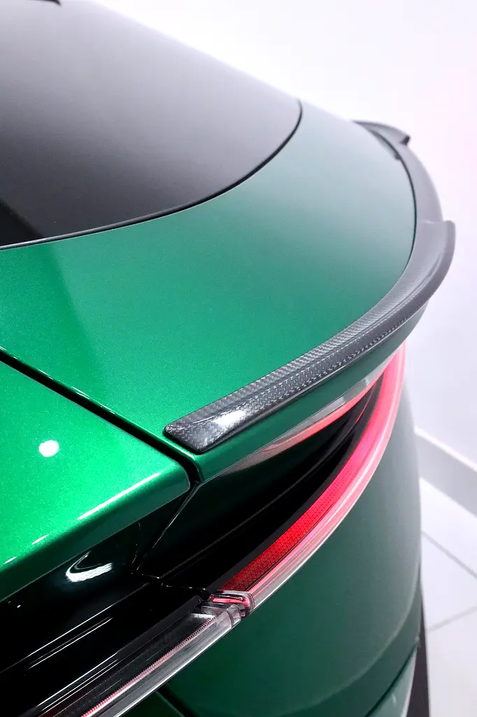 LOTUS ELETRE R+ 900 SPORT GCC IN FULL CARBON - Image 6