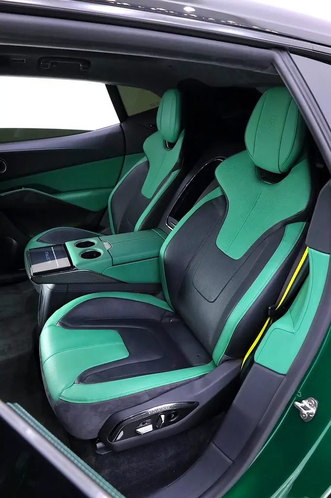 LOTUS ELETRE R+ 900 SPORT GCC IN FULL CARBON - Image 8
