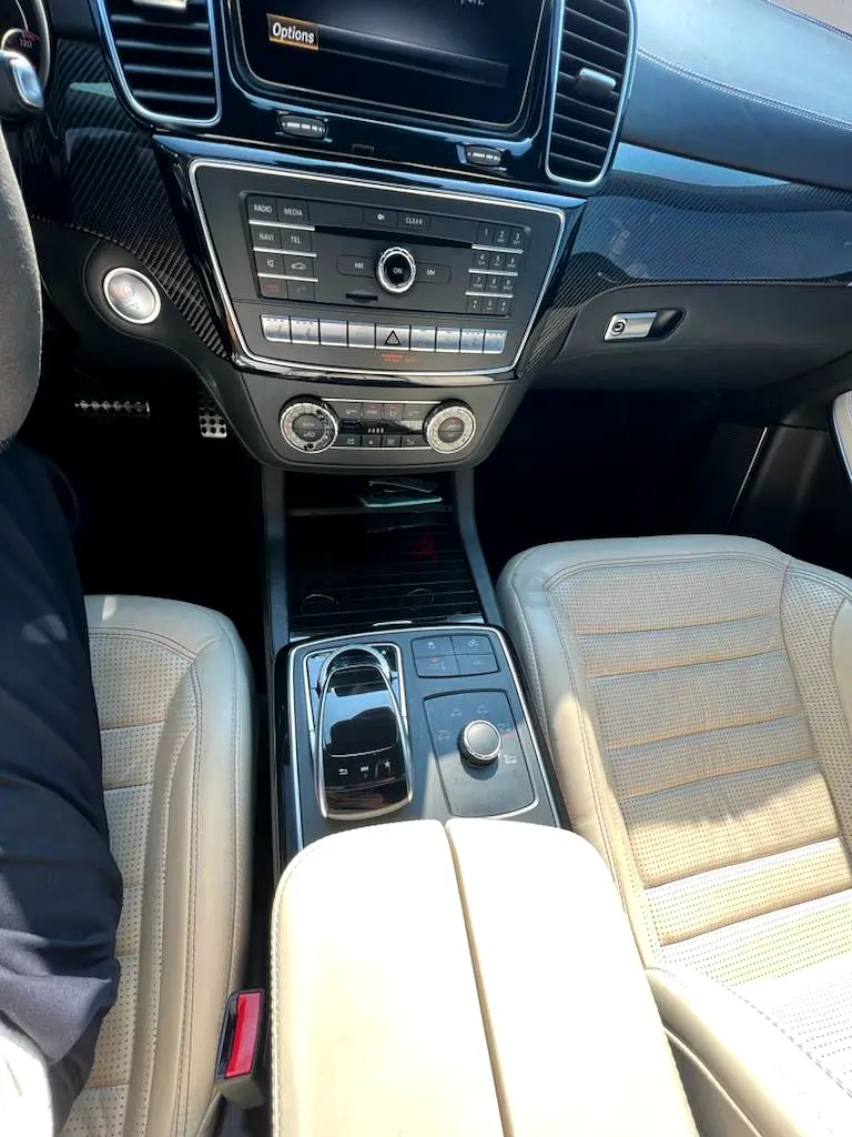 Mercedes-Benz GLS 63 AMG 4MATIC+ 2017, GCC Specs - Image 9