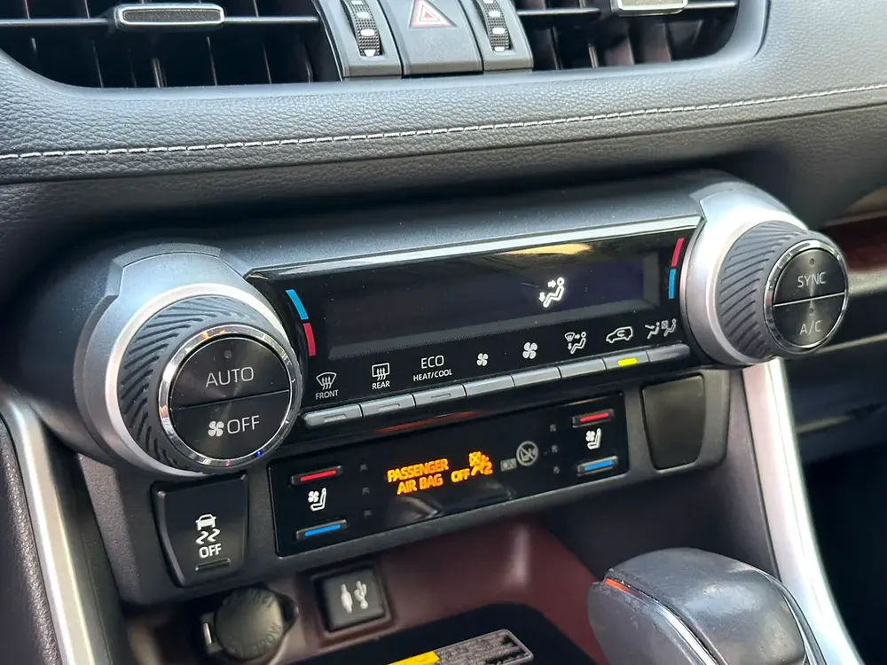 2019 Toyota Rav4 Limited | Canadian Specs | 2.5L 4-Cylinder 203 Hp | Perfect Condition - Image 10