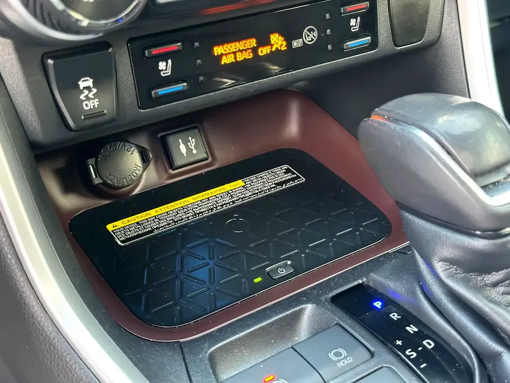 2019 Toyota Rav4 Limited | Canadian Specs | 2.5L 4-Cylinder 203 Hp | Perfect Condition - Image 11