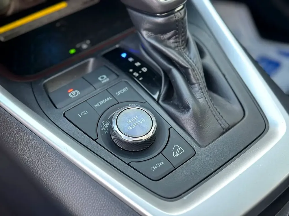 2019 Toyota Rav4 Limited | Canadian Specs | 2.5L 4-Cylinder 203 Hp | Perfect Condition - Image 12