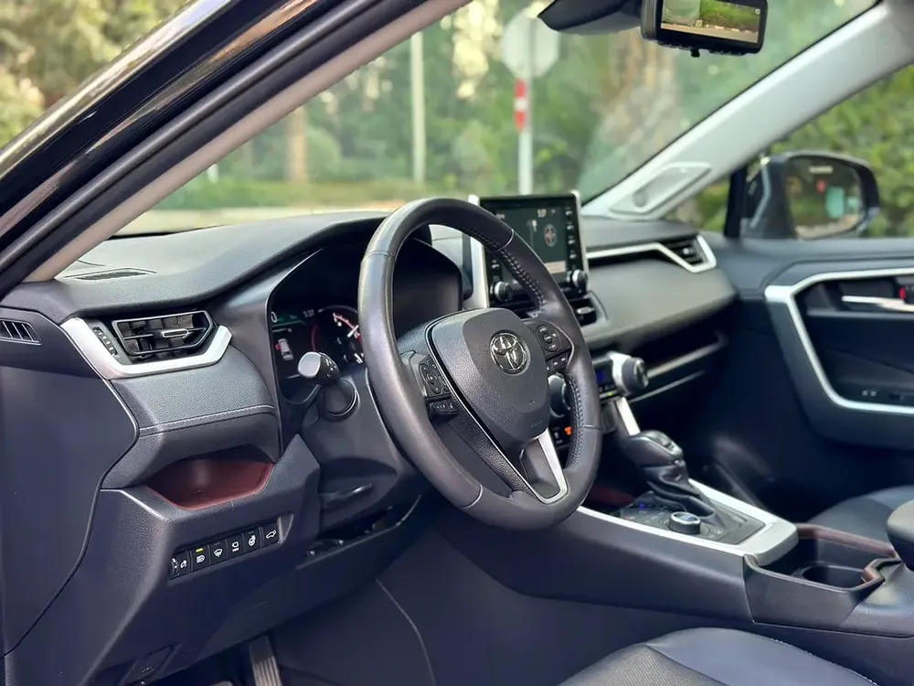 2019 Toyota Rav4 Limited | Canadian Specs | 2.5L 4-Cylinder 203 Hp | Perfect Condition - Image 8