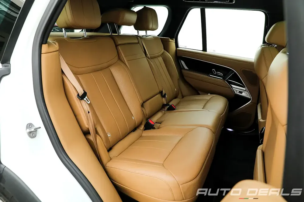 2022 Range Rover Vogue HSE P400 | GCC Specs | Low Mileage | Perfect Condition | 3.0L i6 - Image 19