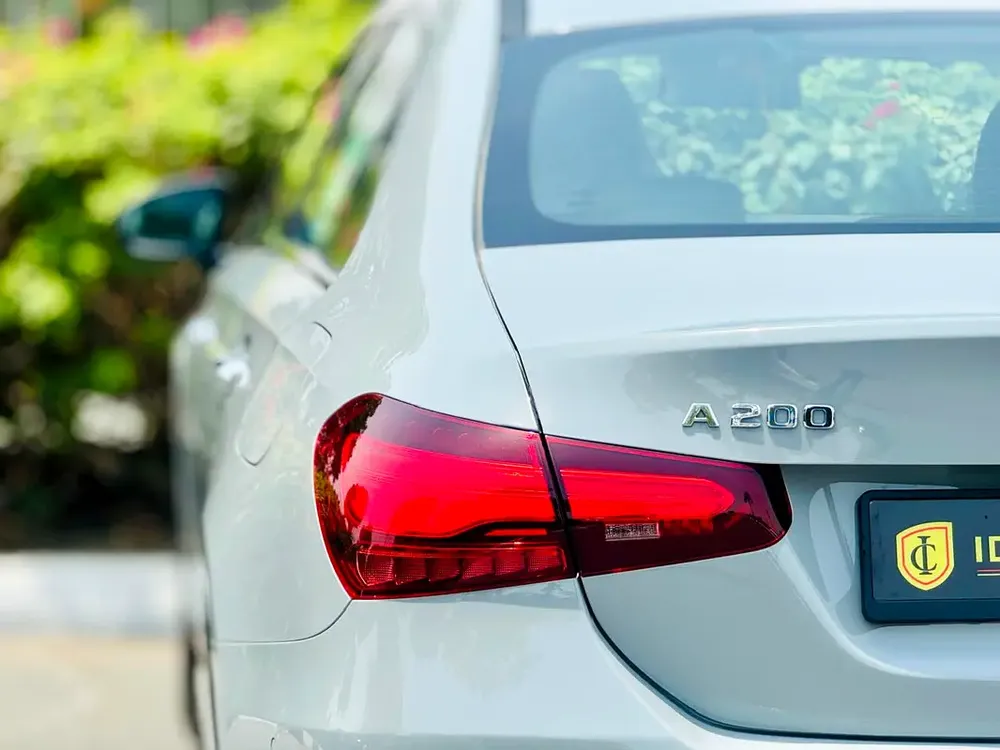 MERCEDES BENZ A200  |GCC SPECS | GARGASH CAR UNDER 5 YEARS WARRANTY/ SERVICES CONT - Image 16