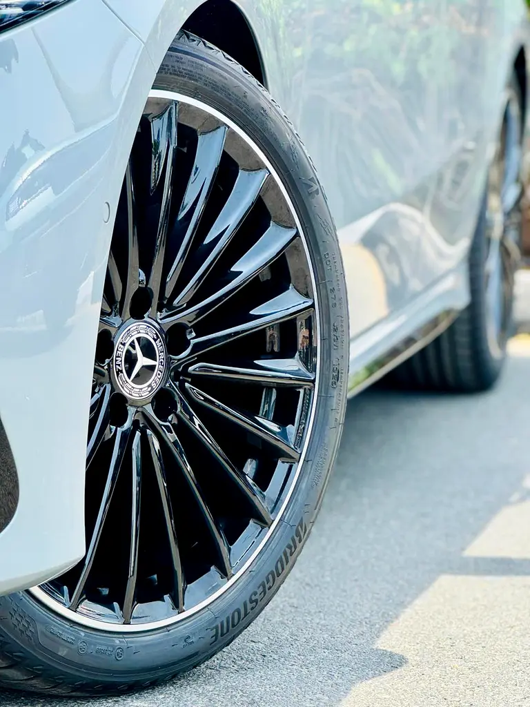 MERCEDES BENZ A200  |GCC SPECS | GARGASH CAR UNDER 5 YEARS WARRANTY/ SERVICES CONT - Image 17
