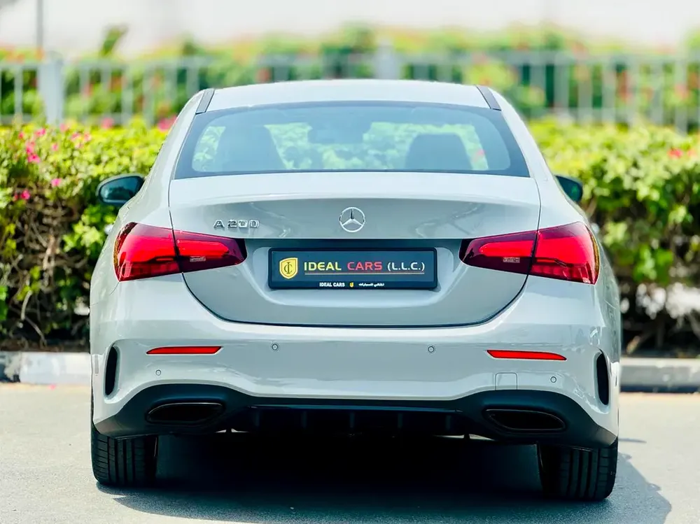 MERCEDES BENZ A200  |GCC SPECS | GARGASH CAR UNDER 5 YEARS WARRANTY/ SERVICES CONT - Image 7