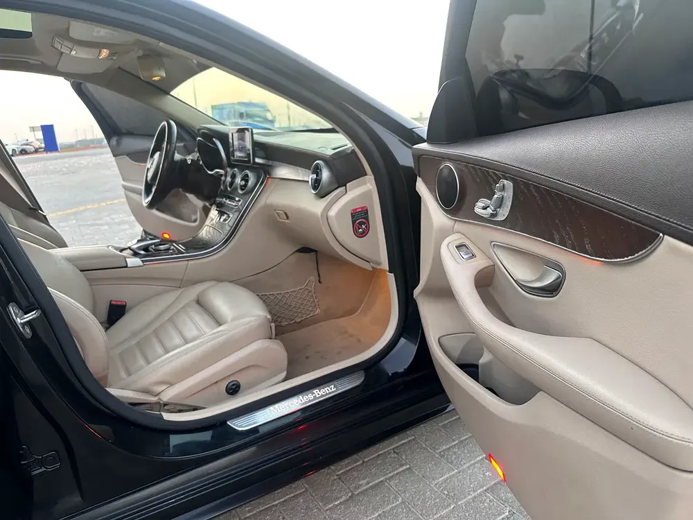 Mercedes c200 2017 gcc first owner full option super clean car - Image 13