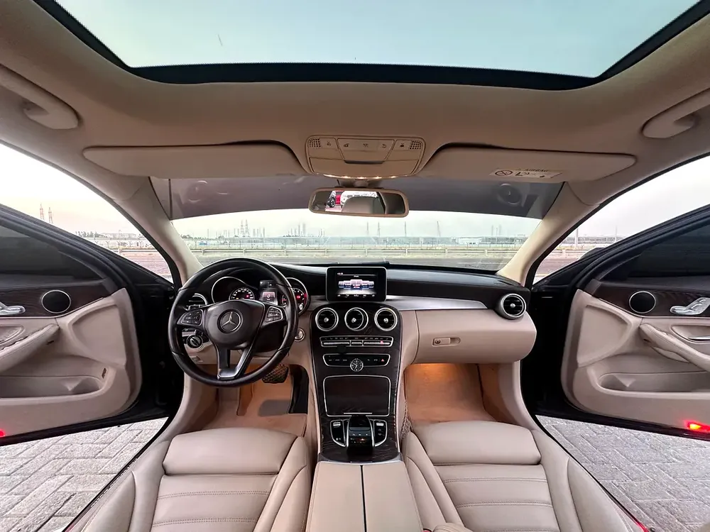 Mercedes c200 2017 gcc first owner full option super clean car - Image 4