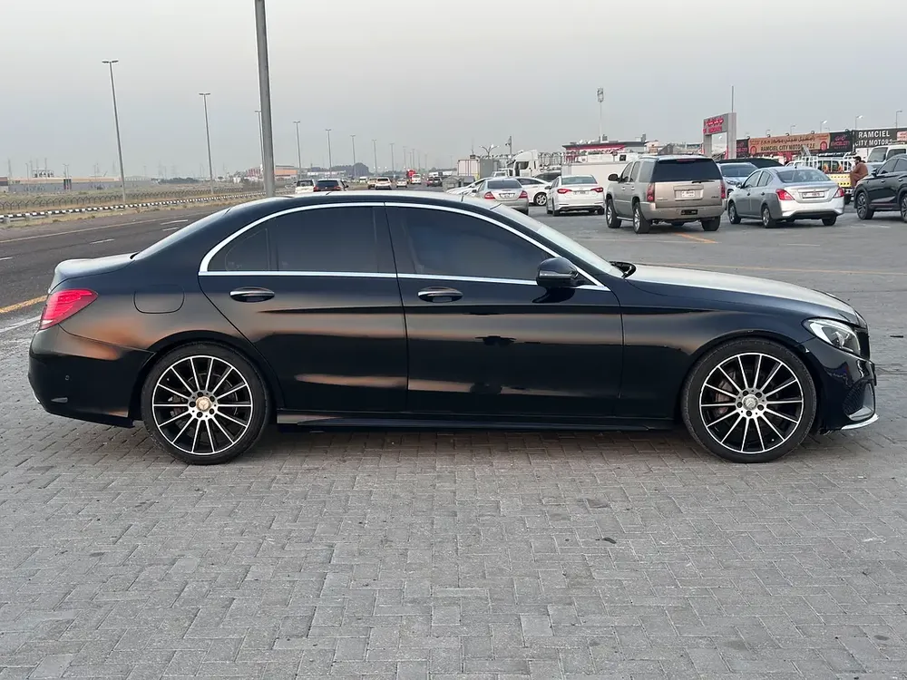 Mercedes c200 2017 gcc first owner full option super clean car - Image 7
