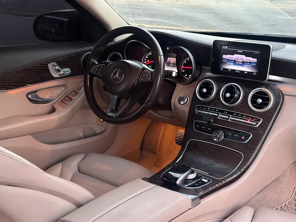 Mercedes c200 2017 gcc first owner full option super clean car - Image 9