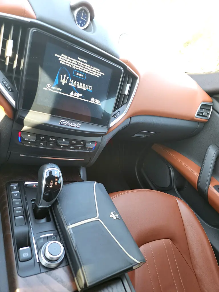 Maserati Ghibli S 2017 | GCC Specs | Low Mileage | Pristine Condition - Image 9