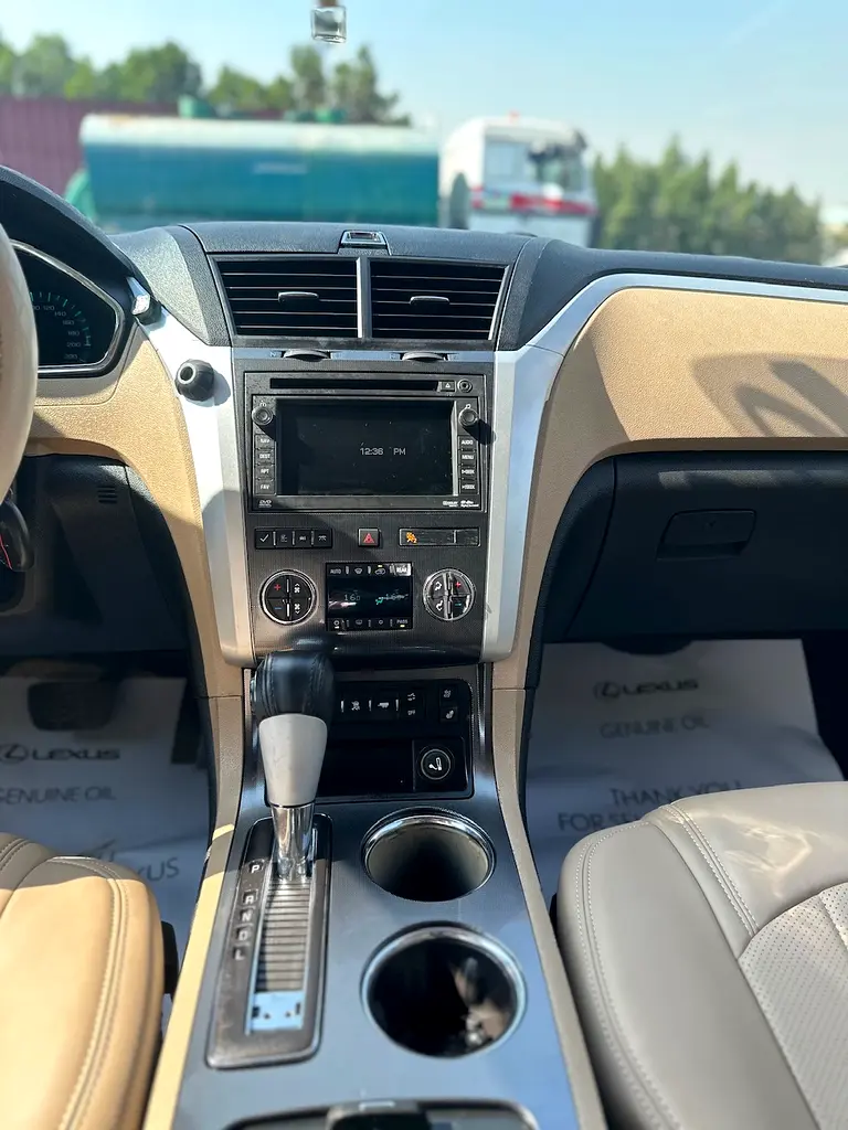 Chevrolet Traverse LTZ 2011 - GCC Specs - top of the line - Image 11