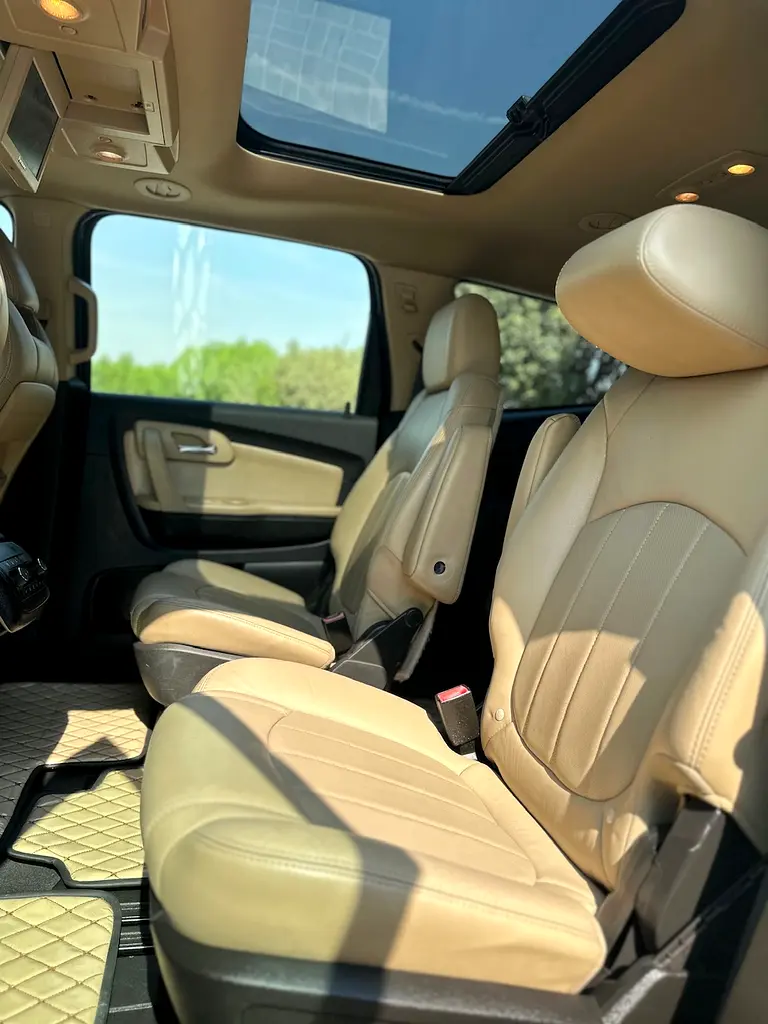 Chevrolet Traverse LTZ 2011 - GCC Specs - top of the line - Image 13
