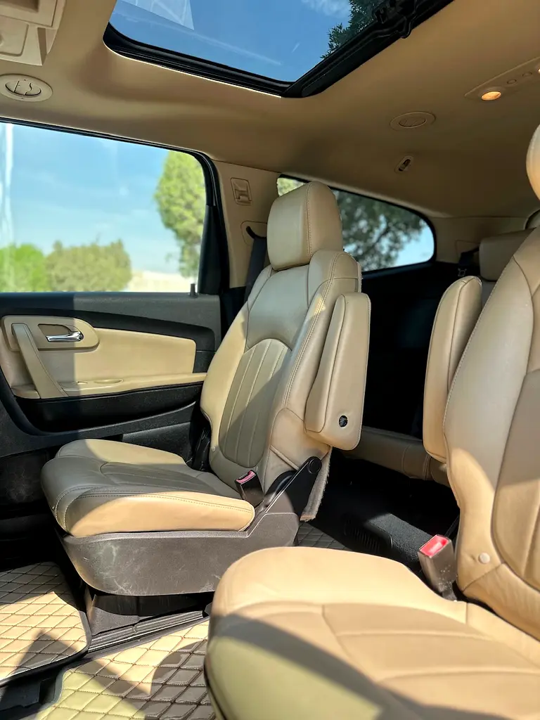 Chevrolet Traverse LTZ 2011 - GCC Specs - top of the line - Image 14