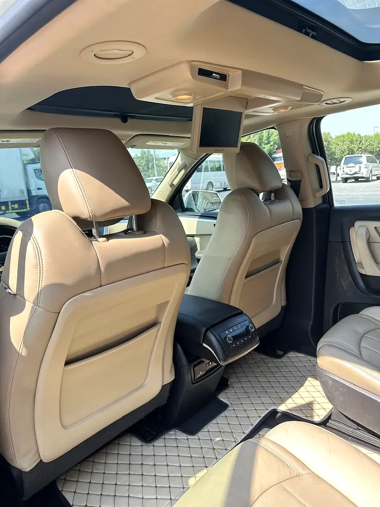 Chevrolet Traverse LTZ 2011 - GCC Specs - top of the line - Image 15