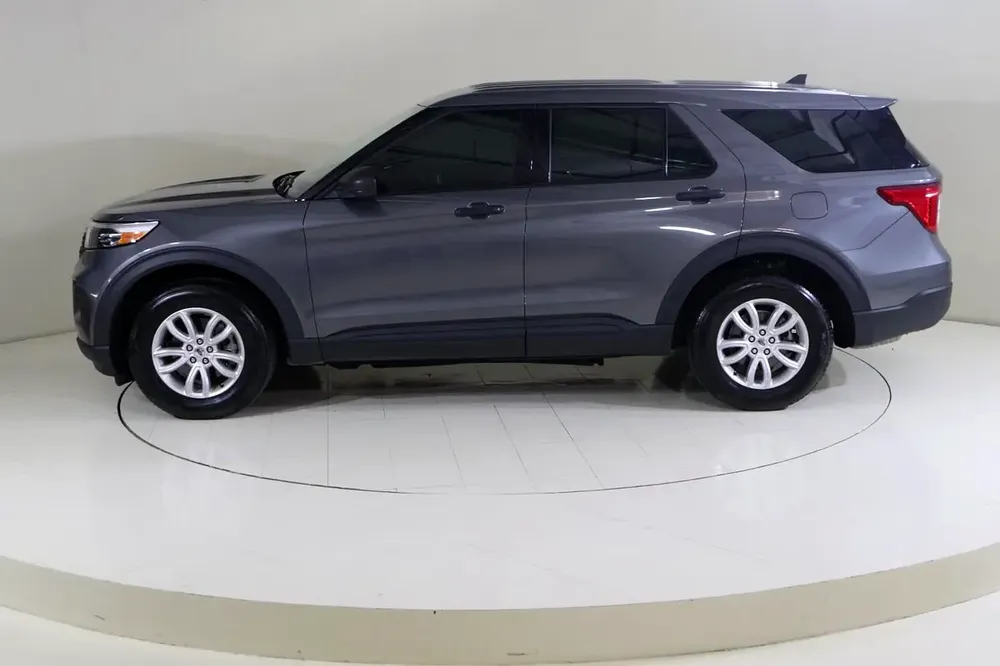 EXPLORER BASE 4WD @ AL TAYER MOTORS PRE OWNED SHOWROOM AL QUOZE. - Image 4