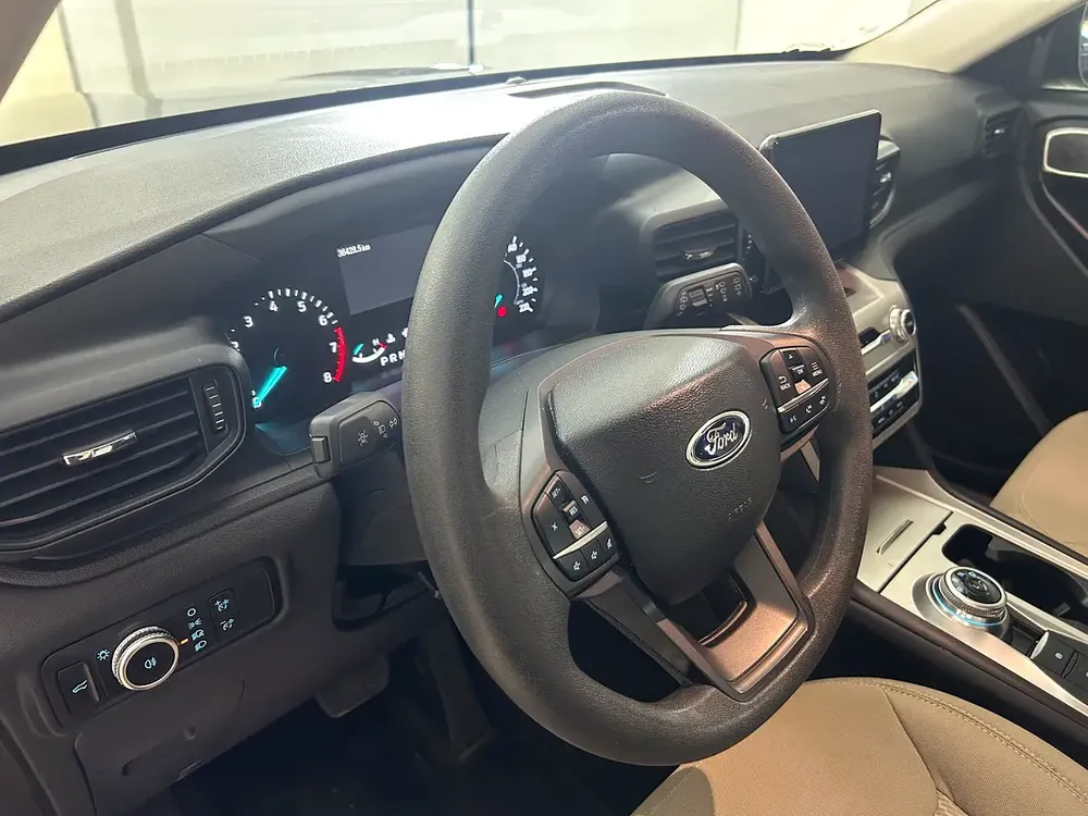 EXPLORER BASE 4WD @ AL TAYER MOTORS PRE OWNED SHOWROOM AL QUOZE. - Image 9