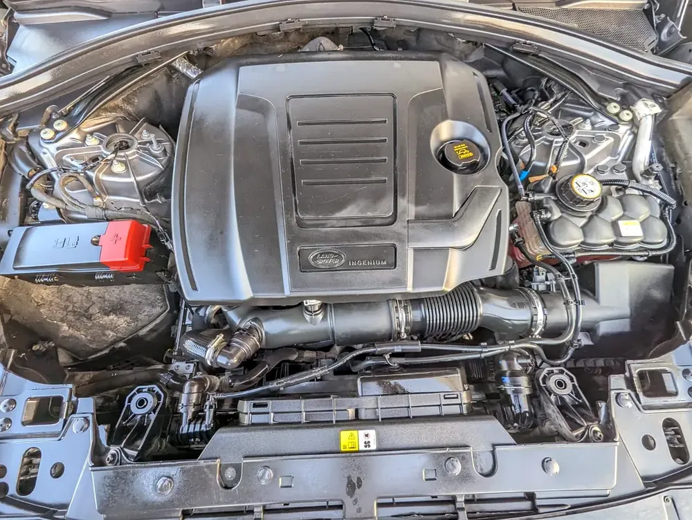 LAND ROVER RANGE ROVER VELAR 2020 R-DYNAMIC SE GCC IN EXCELLENT CONDITION - Image 11