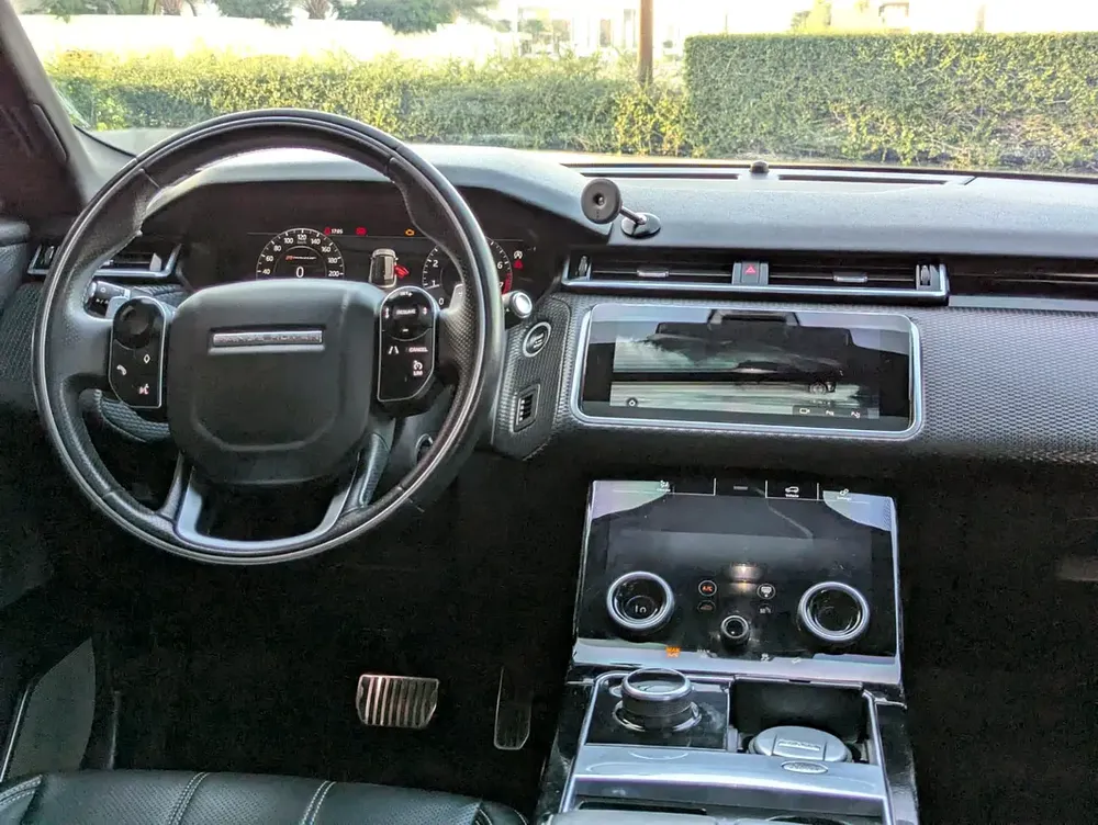 LAND ROVER RANGE ROVER VELAR 2020 R-DYNAMIC SE GCC IN EXCELLENT CONDITION - Image 12