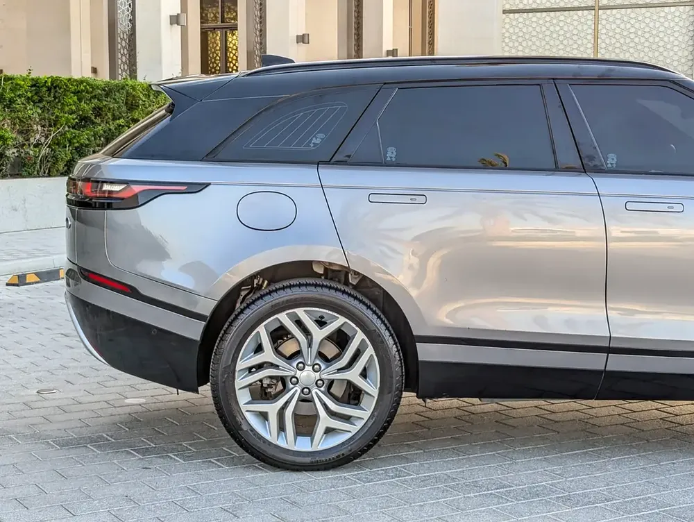 LAND ROVER RANGE ROVER VELAR 2020 R-DYNAMIC SE GCC IN EXCELLENT CONDITION - Image 13