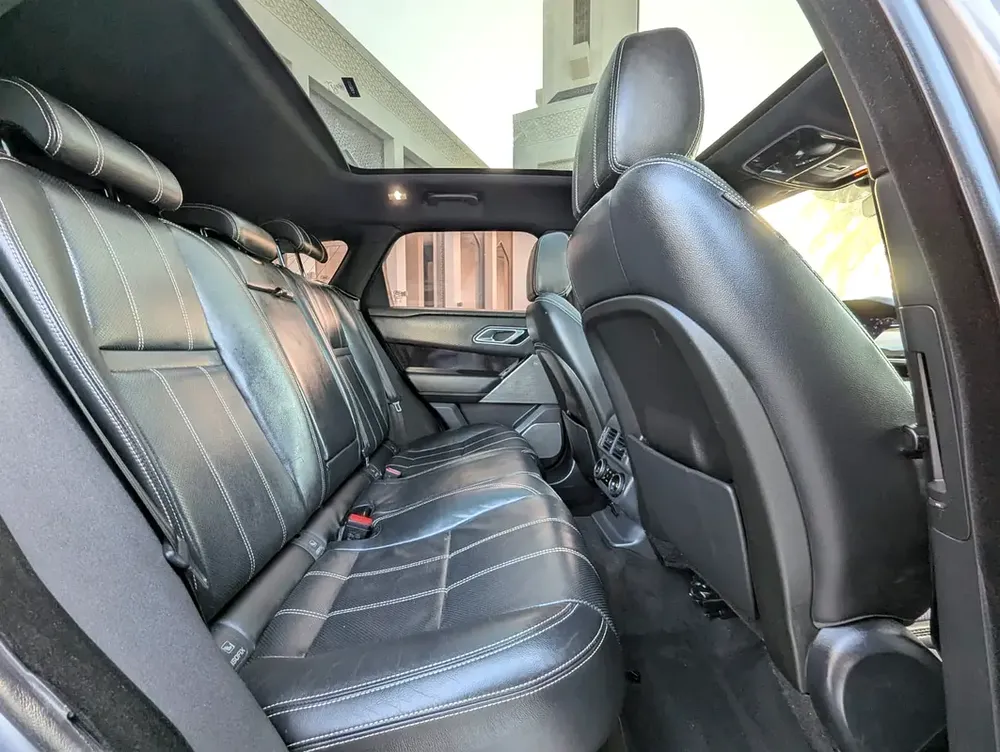 LAND ROVER RANGE ROVER VELAR 2020 R-DYNAMIC SE GCC IN EXCELLENT CONDITION - Image 4