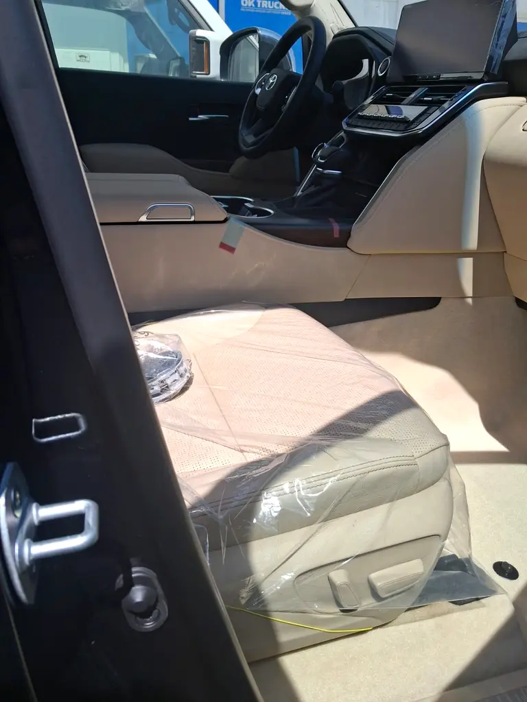 Toyota Land Cruiser VX 2025 GCC Specs - Brand New - Image 5