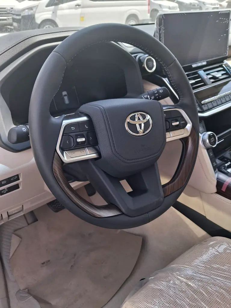 Toyota Land Cruiser VX 2025 GCC Specs - Brand New - Image 7