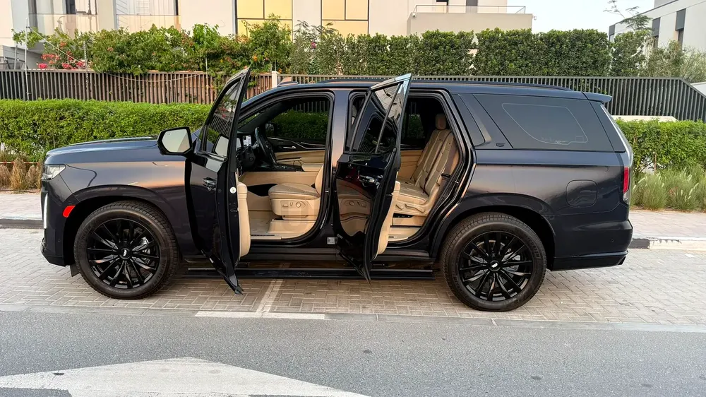 2023 Cadillac Escalade Premium Luxury | GCC | Al Ghandi Warranty | Full Agency Service - Image 4