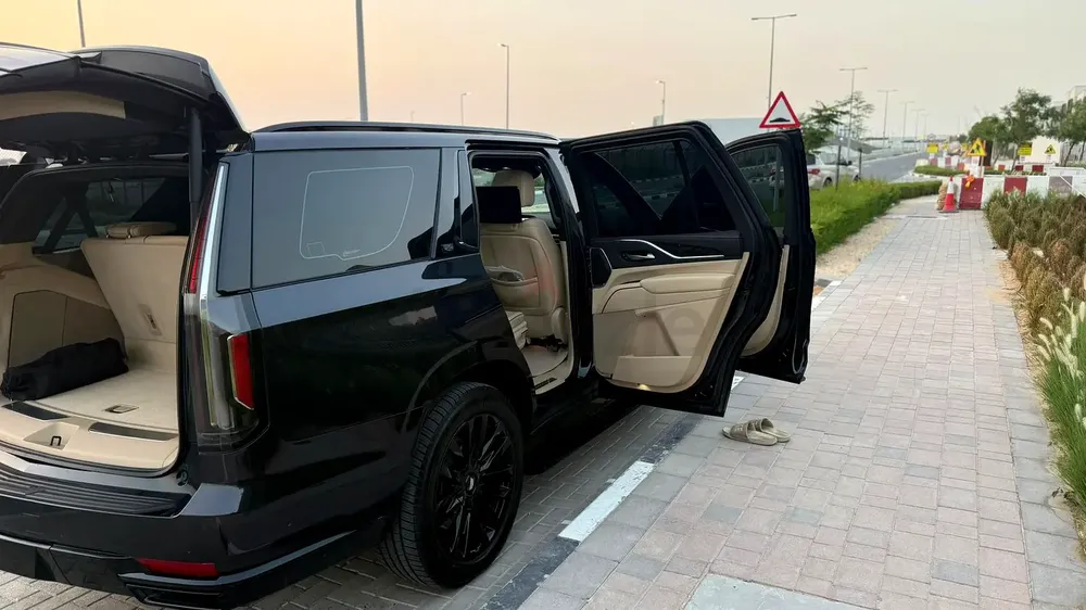 2023 Cadillac Escalade Premium Luxury | GCC | Al Ghandi Warranty | Full Agency Service - Image 5