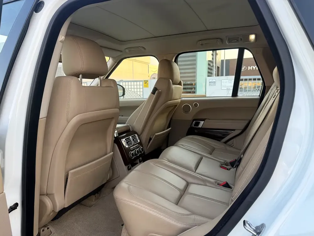 Land Rover vogue HSE GCC Oreginal paint excellent condition - Image 11