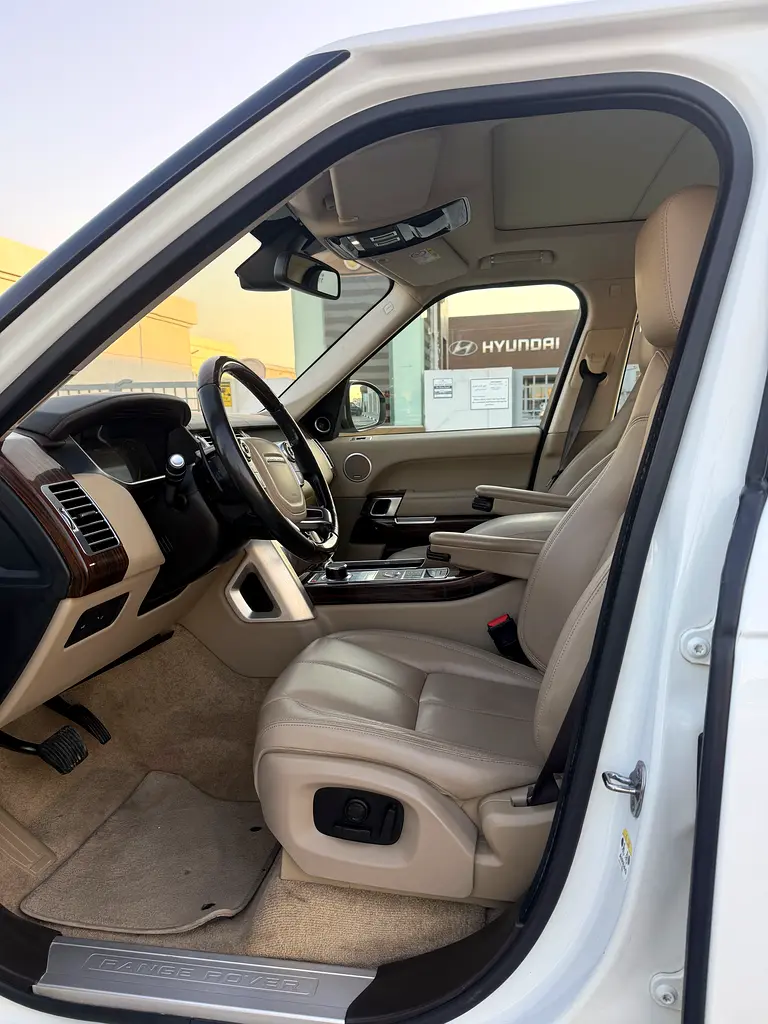 Land Rover vogue HSE GCC Oreginal paint excellent condition - Image 14