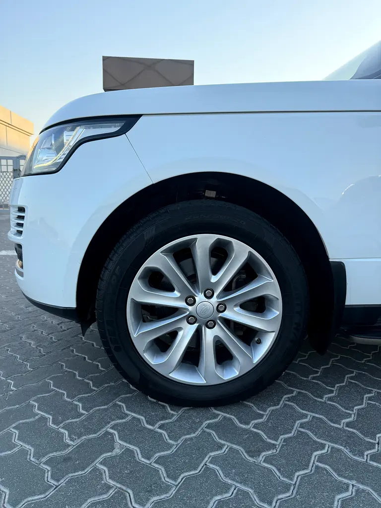 Land Rover vogue HSE GCC Oreginal paint excellent condition - Image 16