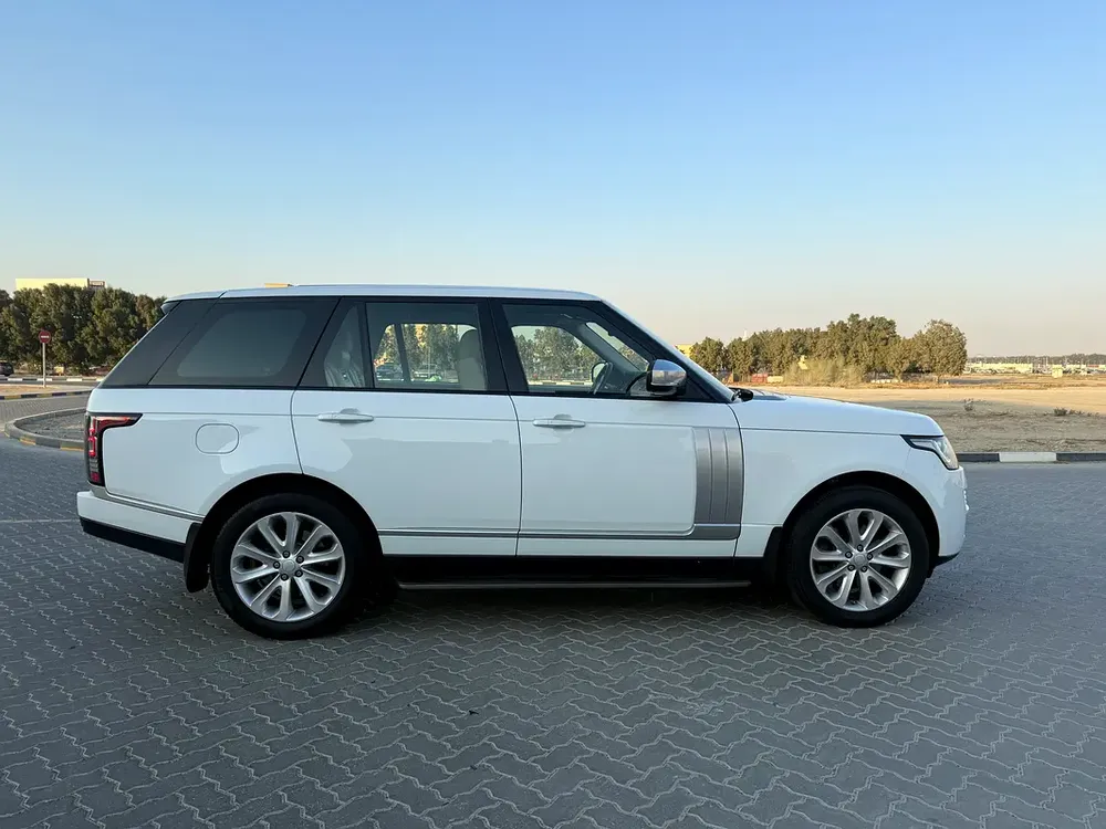 Land Rover vogue HSE GCC Oreginal paint excellent condition - Image 4