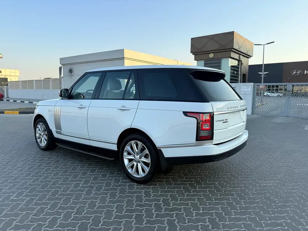 Land Rover vogue HSE GCC Oreginal paint excellent condition - Image 5