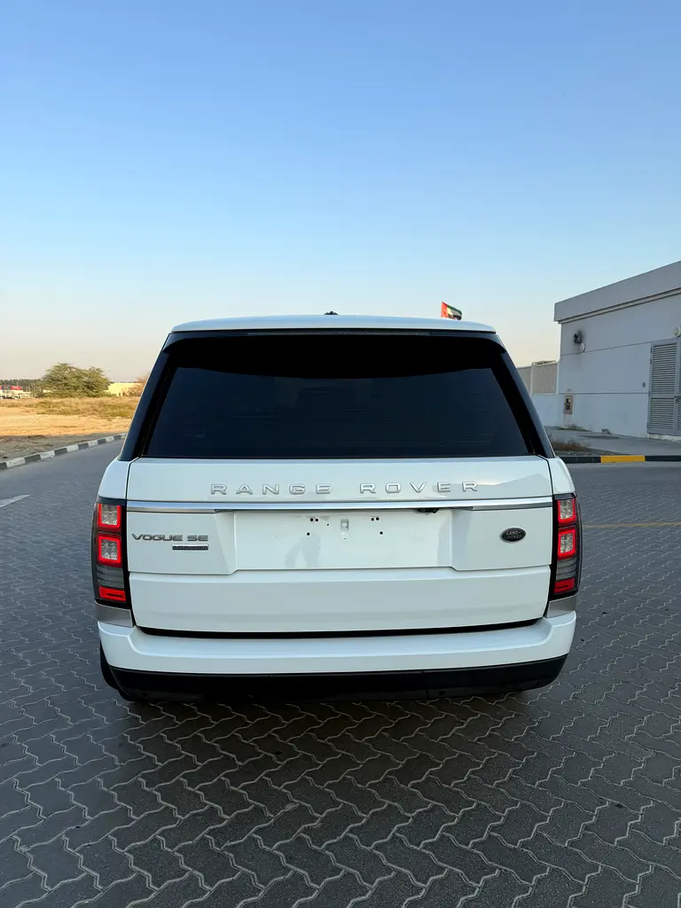 Land Rover vogue HSE GCC Oreginal paint excellent condition - Image 7