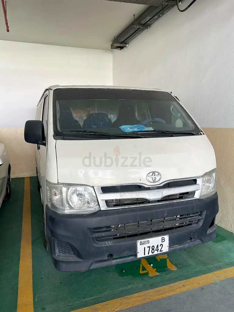 Reliable Toyota Hiace 2013 | GCC Specs | Well Maintained - Image 5