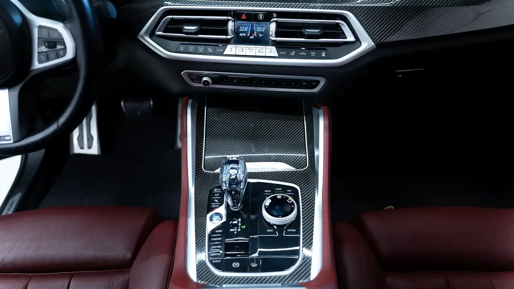 BMW X6 M50i 2022 GCC Specs - Pristine Condition! - Image 17