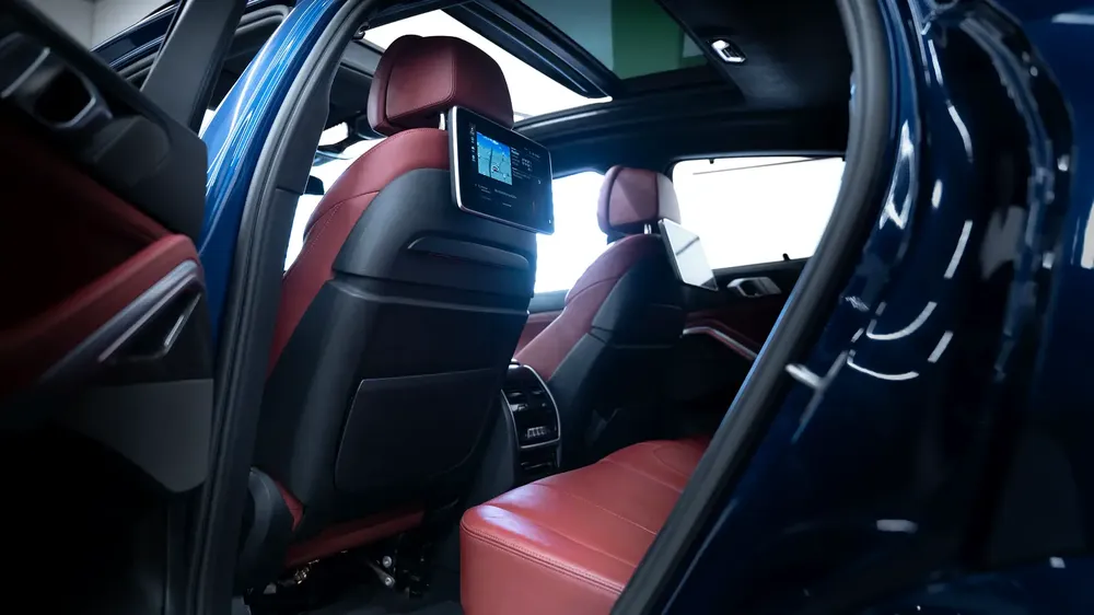BMW X6 M50i 2022 GCC Specs - Pristine Condition! - Image 18