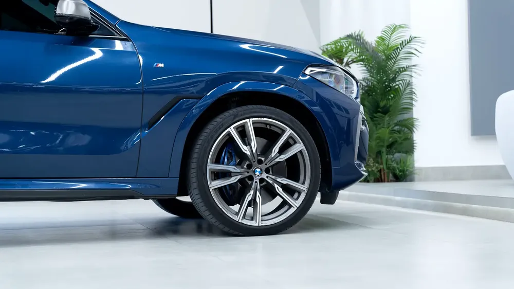 BMW X6 M50i 2022 GCC Specs - Pristine Condition! - Image 9