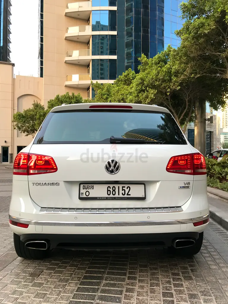 Volkswagen Touareg SEL 2016 GCC Specs I Original Paint I No Accident  Paint I Immaculate Condit - Image 4